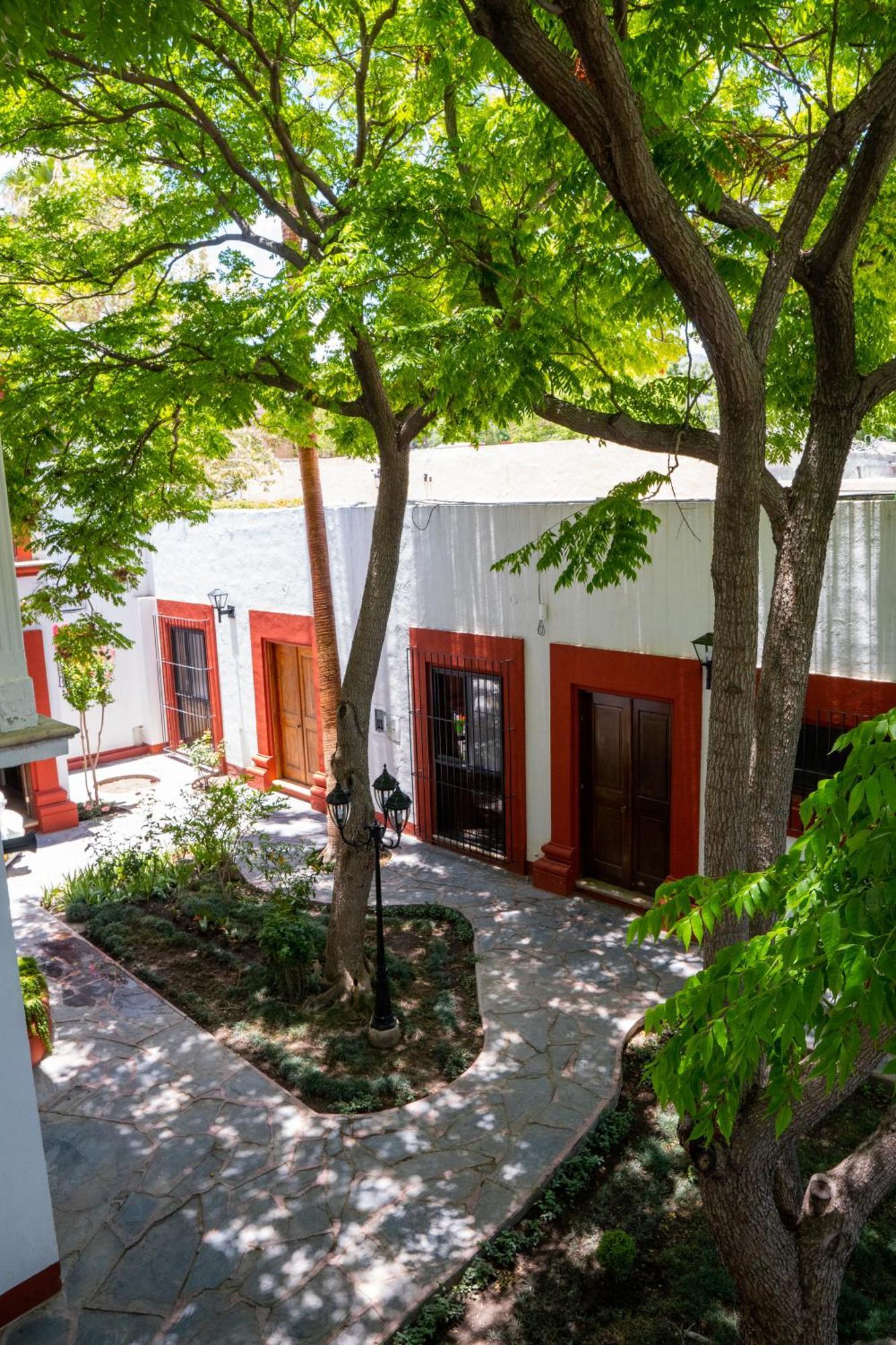 Hotel El Farol Parras de la Fuente